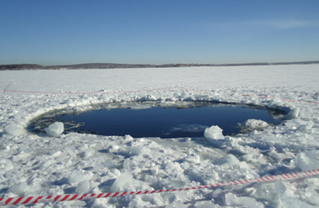Ученые продолжают поиск других осколков Челябинского метеорита в озере Чебаркуль