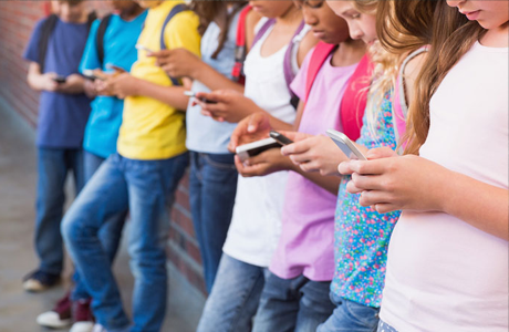 Детям могут запретить пользоваться в школах устройствами с мобильным интернетом