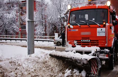 Новый подрядчик мэрии Челябинска по уборке дорог работает на базе Южуралавтобана