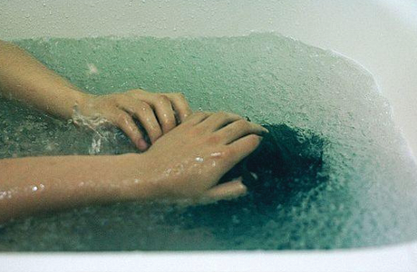Молодой житель Челябинска утонул в собственной ванне во время купания
