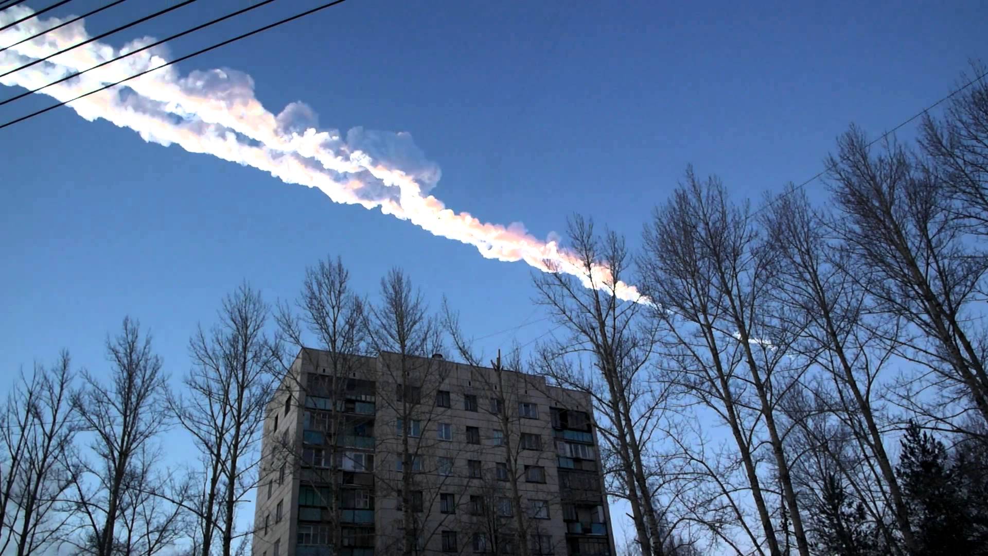 Над челябинском. Челябинский метеорит 2013. Челябинский метеорит 15 февраля 2013. 15.02.2013 Метеорит в Челябинске. Чебаркуль метеорит.