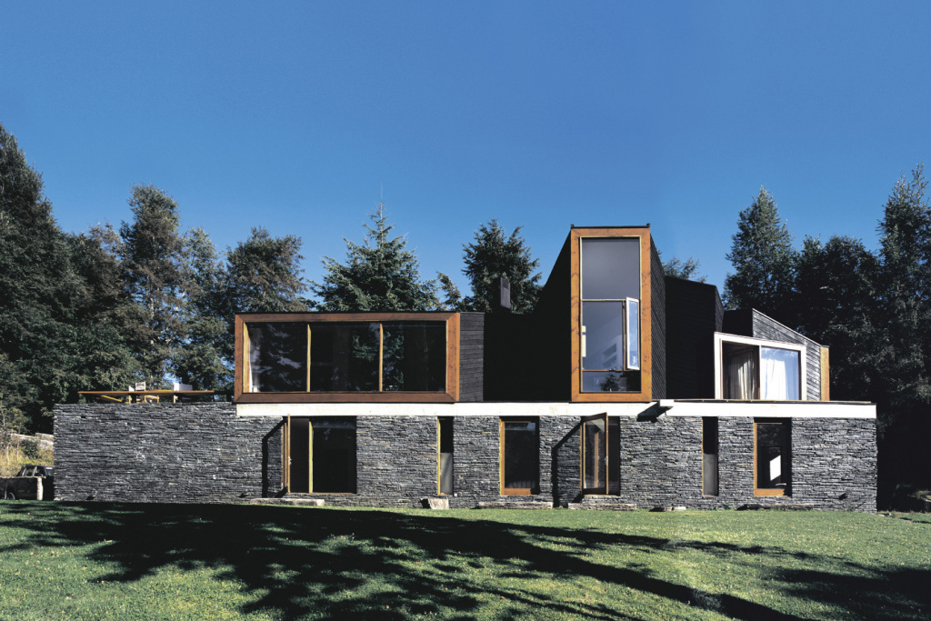 PIREHUEICO-HOUSE.-Pirehueico-Lake-CHILE-Alejandro-Aravena-2.jpg PIREHUEICO-HOUSE.-Pirehueico-Lake-CHILE-Alejandro-Aravena-2.jpg