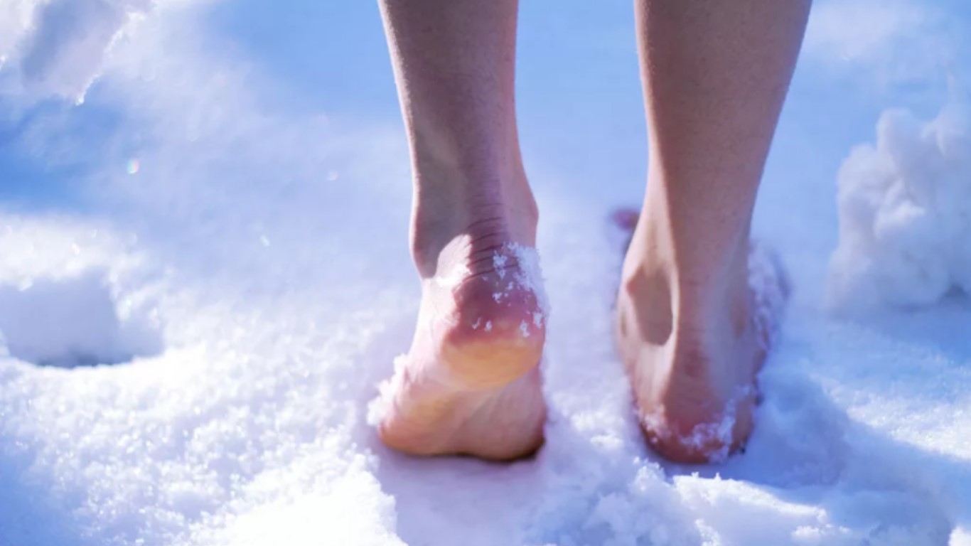 Ноги в ледяную воду