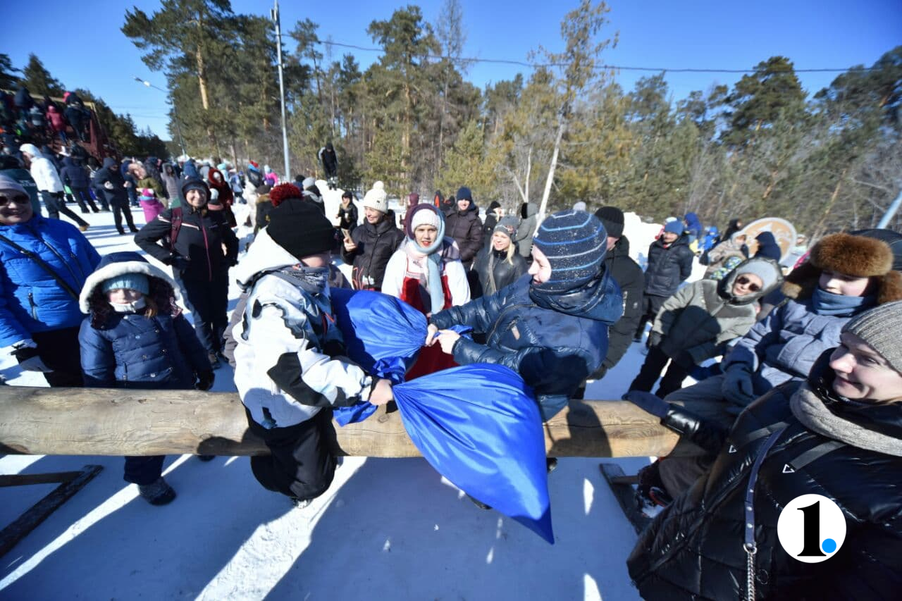 Масленица в челябинске мероприятия. Масленица Челябинск 2021 парк Гагарина. Парк Гагарина Масленица. Масленица Челябинск. Масленица в Челябинске 2022.