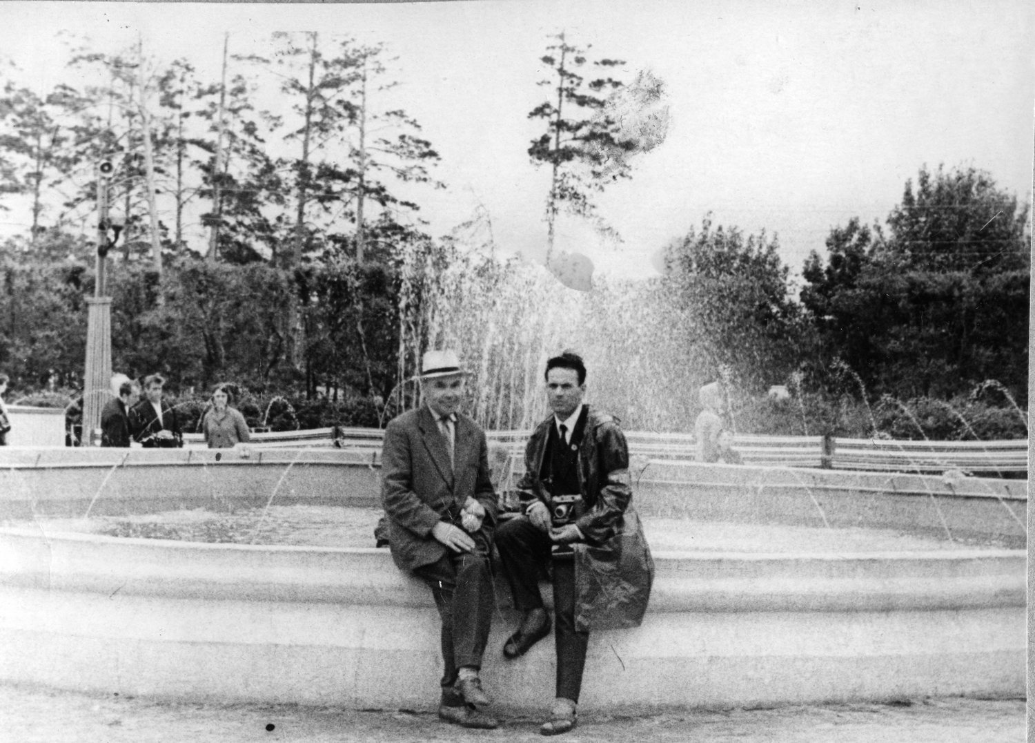 Строительство старого колеса обозрения в Парке Гагарина в Стерлитамаке (1970-197