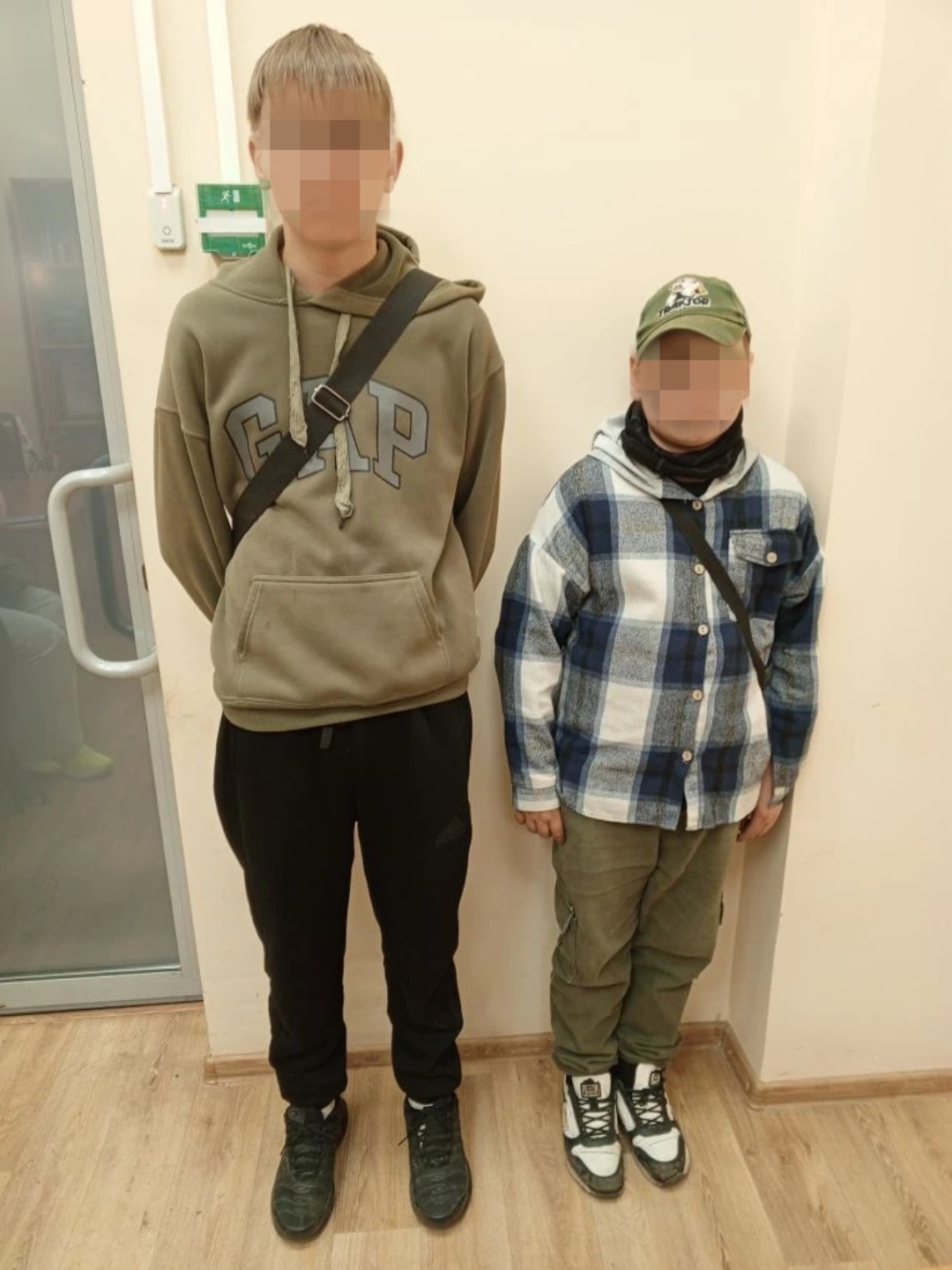 22.04.2026 Разбили камнями стекла.jpg