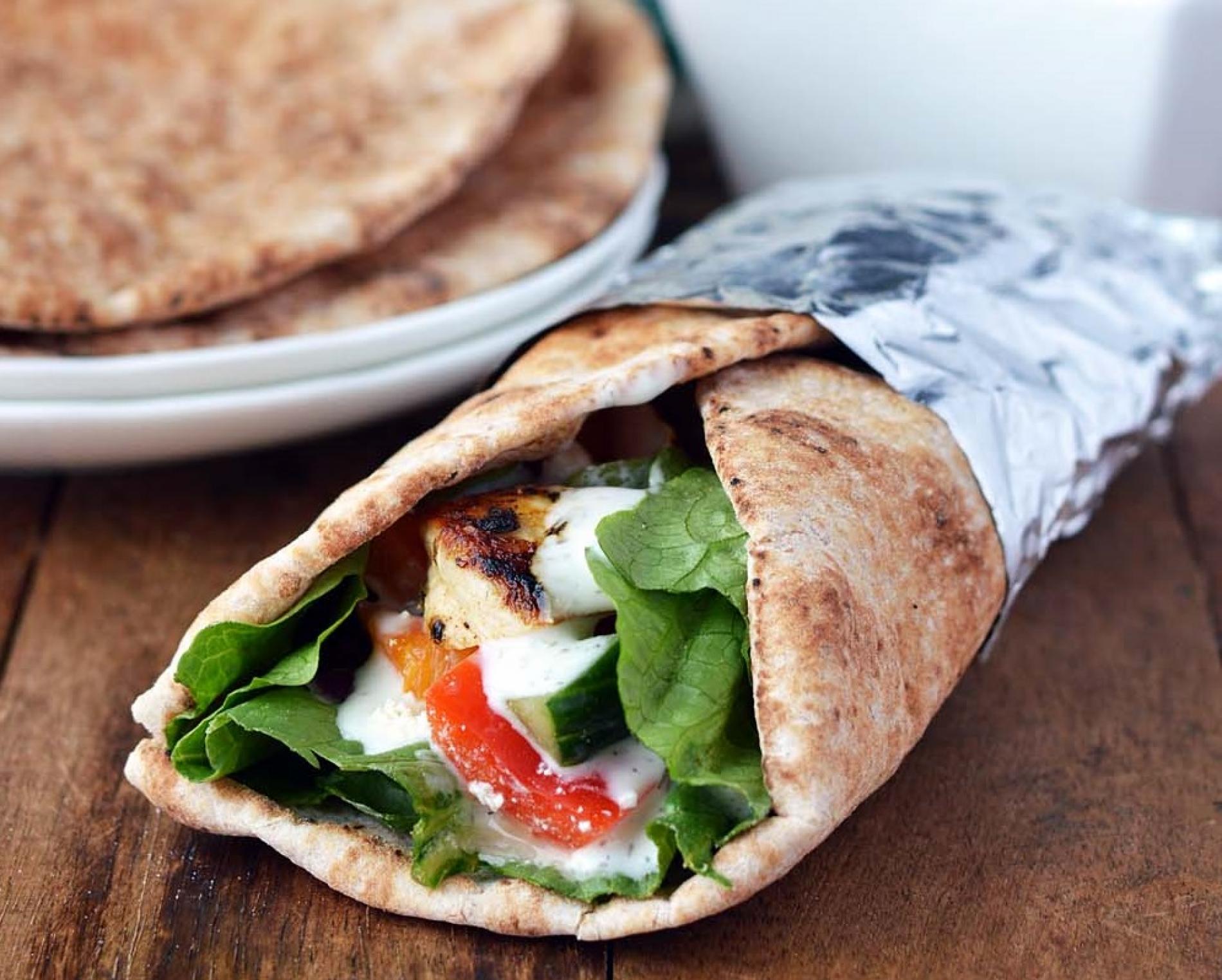 Пита польза. Сувлаки (Souvlaki). Чикен пита. Пита и сувлаки. Пита Грик.