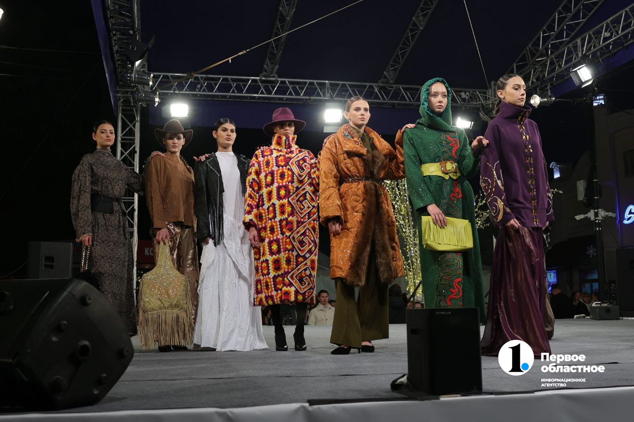 ПОКАЗ толпа (1).jpg